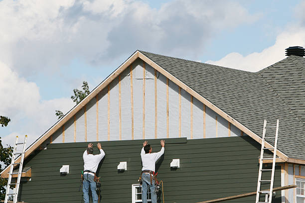 Professional Siding technician working in Grant, FL